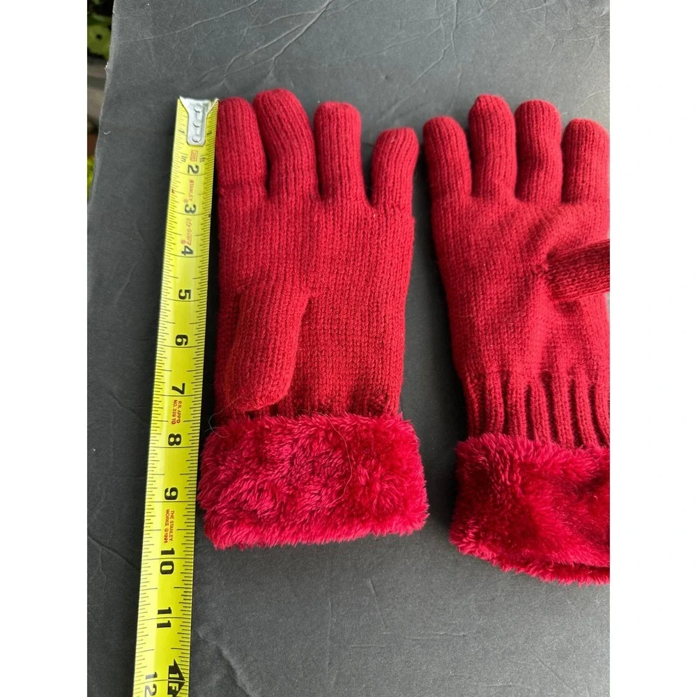 UGG Australia Red Cable Knit Gloves W. Faux Fur Trim Logo Patch Winter Accessory